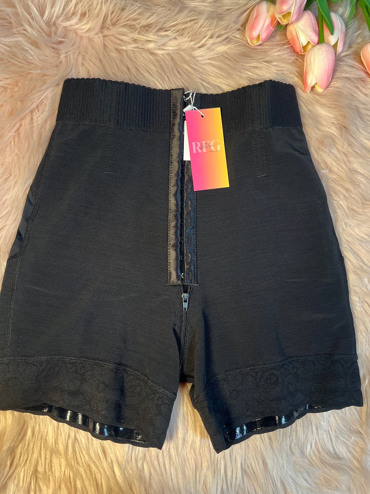 Short gainant remonte fesses