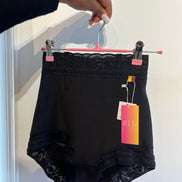 Shorty gainant remonte fesses