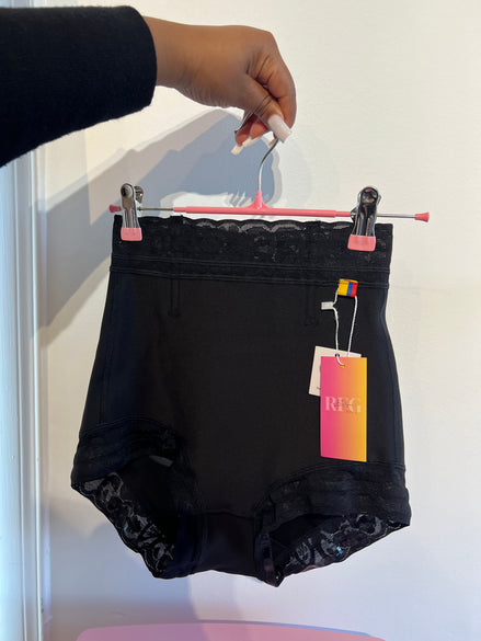 Shorty gainant remonte fesses