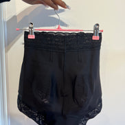 Shorty gainant remonte fesses