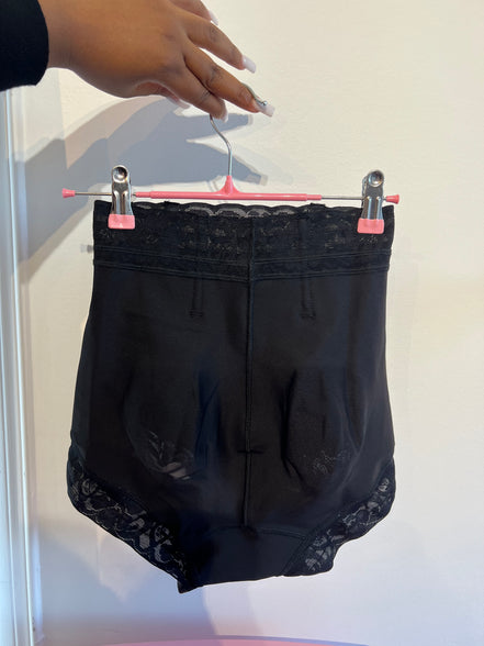 Shorty gainant remonte fesses
