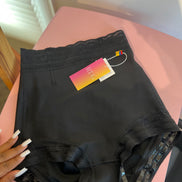 Shorty gainant remonte fesses