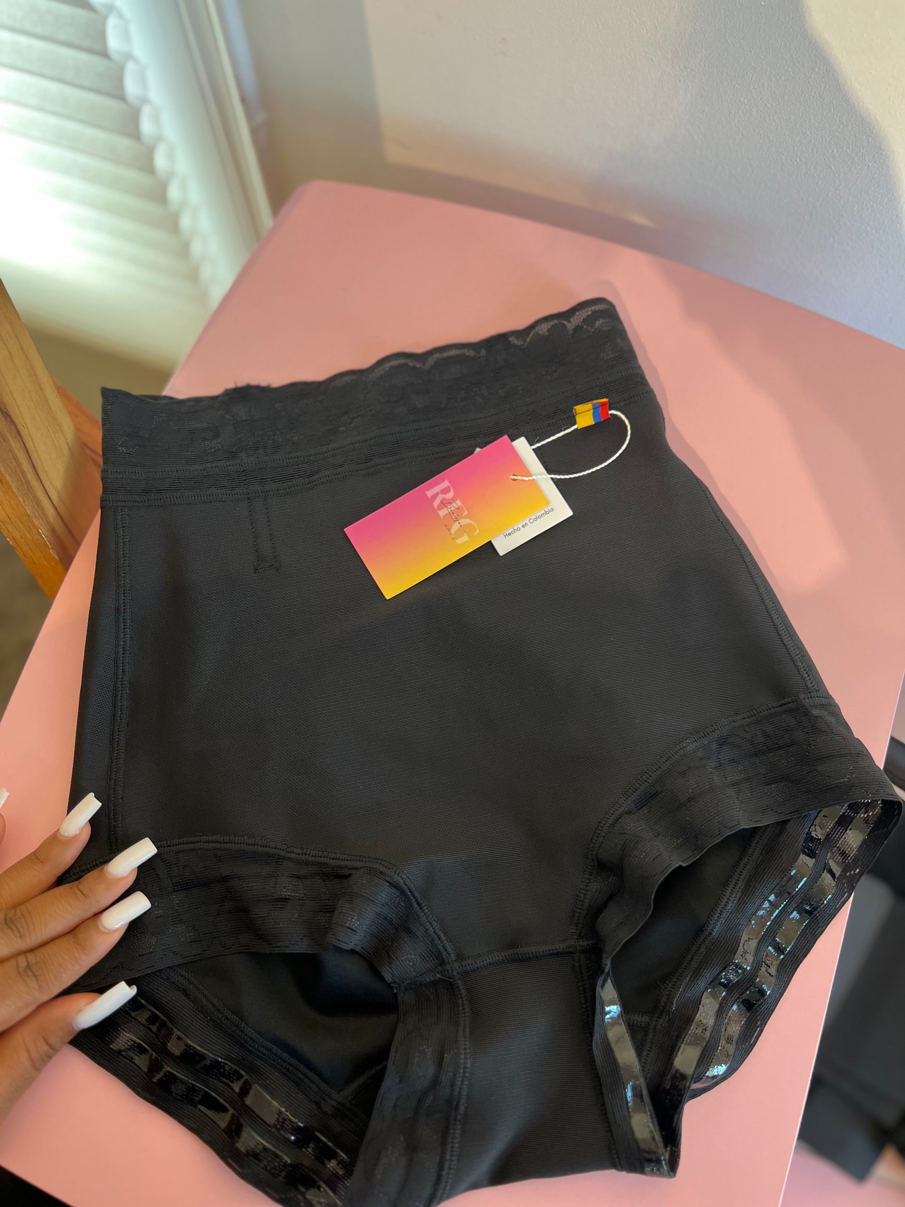 Shorty gainant remonte fesses