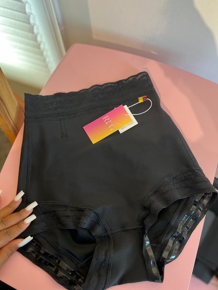 Shorty gainant remonte fesses