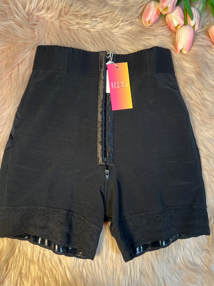Mini short gainant remonte fesses